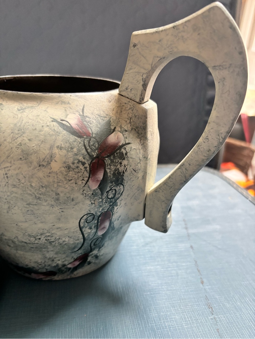 Vintage teapot with strainer . - Picture 7 of 12